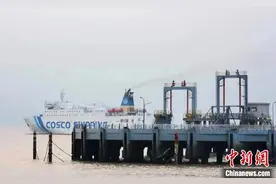 浙江台州市场采购货物首次从大麦屿口岸直航台湾图片