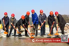 北湖机场跑道混凝土浇筑施工全面完成图片