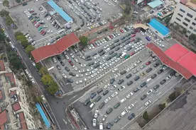 南京迎来新车上牌高峰，玄武大道因此堵了图片