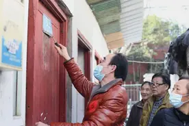 住了54年，至今没有自家的卫生间……上海杨浦162街坊旧改生效，居民挥别图片