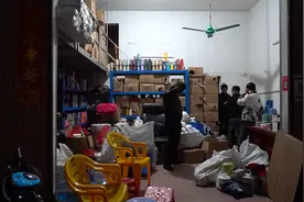 民宅办厂整治下的中国淘宝第一村：上千作坊搬离，商户忧心生计视频封面