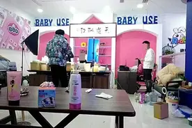 直播间里的“低价”黑幕：“价值上千”的翡翠进价30元，厂家特制次品湿巾专供直播带货图片