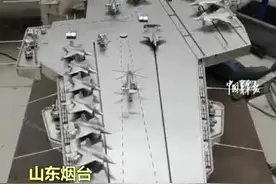 焊接工打造不锈钢航母模型：细节高度还原，多部件可操控，只待下水！视频封面