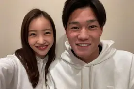 板野友美与棒球选手高桥奎二结婚 二人交往一年半图片