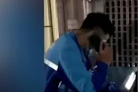 19岁外卖哥送单发现屋内老人离世，流泪自责未提前送达视频封面