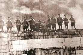 凭祥市友谊关：红旗插上“镇南关”图片