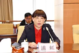 丽江将迎来“70后”女市长：美国老牌名校语言教育博士毕业图片