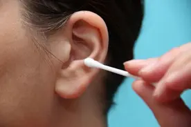 「掏耳朵」差点致耳聋！这6个用耳坏习惯你中招了吗？图片
