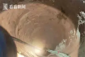 6岁男孩坠入25米深井 消防员零下十几度脱衣“夹娃娃”图片