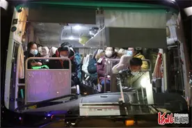 河北衡水110名医护人员赴藁城协助核酸检测工作图片