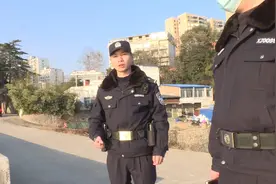 64秒 | 民警跳入水库勇救轻生女子 ：来不及思考，只想着把人救起来视频封面