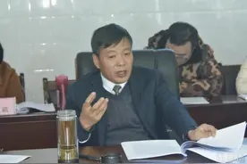 缪应虎就《县委工作报告》征求人大常委会意见建议图片