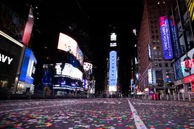 什么叫真正的人权？看看跨年夜的纽约时代广场和武汉，你就懂了图片