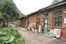 吓到魂不附体！柳州男子到宿舍区平房捡废旧，竟发现一具白骨图片