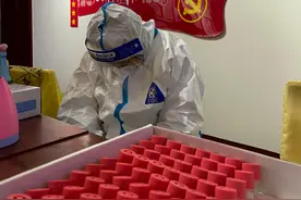 嘘，别吵醒她图片