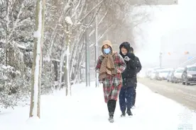 大连降雪，机场、公交、地铁通告图片