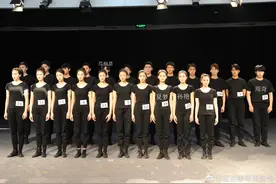 孙俪妹妹晒表演系期末合照 与夏梦同框不见张子枫图片