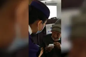 暖心闻｜87岁老人独自乘火车险些走丢 列车长当起临时“监护人”视频封面