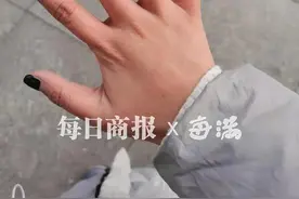 “帽子手套、两件羽绒服、两双袜子、还贴了三个暖宝宝！”来看看杭州最强御寒王者如何过冬……图片