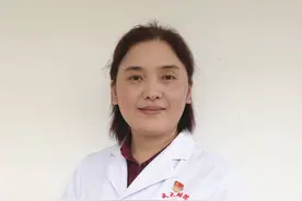 宝贝守护星 | 新生儿绑腿、挤乳头、用力摇晃……医生：放过你家宝宝吧图片