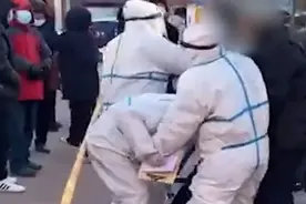 沈阳父子殴打防疫民警双双获刑：父亲10个月，儿子被判1年视频封面