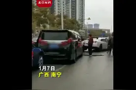 南宁一豪华婚车队连环追尾，现场画面曝光，网友直呼：天啊，可惜图片