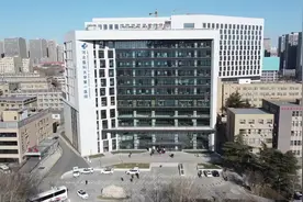 人不停 机器不停 昼夜不停！直击石家庄核酸检测实验室现场视频封面