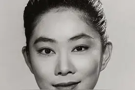 奥黛丽·赫本的粉盒、张大千的书法、韩美林的画……这位30岁才学表演的上海交大知名校友捐赠母校的藏品首次集中亮相图片