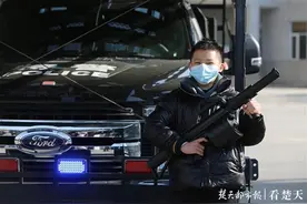 炫酷装备迷人眼！萌娃进警营，共庆警察节图片
