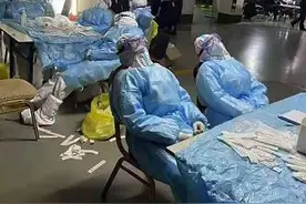 坑娃？石家庄一爸爸用锅盖给女儿做面罩，网友：建议装个雨刷图片