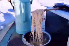 西红柿砸铁钉、铁锹冷煎生鸡蛋，测测这几天内蒙古到底有多冷？视频封面
