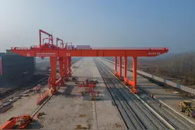 南京港龙潭港区铁路专用线工程建成图片