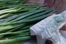 “掉色香葱”现贵阳农贸市场，蓝矾还是波尔多液残留？图片