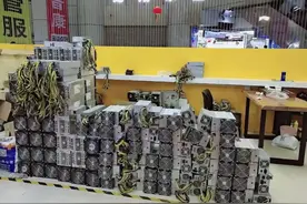 比特币跳水，深圳华强北有商家前几天高价回收矿机如今折价卖图片