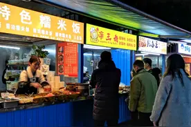 喧嚣城市里的 夜归人图片