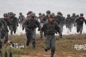 挑战极限！特战队员双手捆绑被投海中 20秒成功自救图片