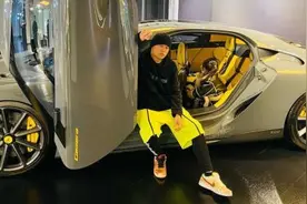 周杰伦：我的女孩觉得这台可以 周杰伦晒豪车和女儿坐车边耍帅超宠溺图片