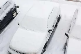这个车窗除积雪的方法，您得备着图片