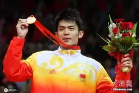 大新闻！37岁的林丹在羽毛球场，被一个大哥嫌弃不专业……图片