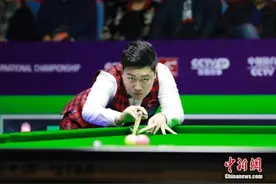 连救赛点！斯诺克大师赛颜丙涛6:5逆转罗伯逊进8强图片