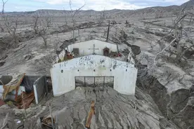 火山灰下的菲律宾村庄图片