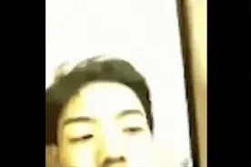 抽起电子烟，丁真人设翻车？经纪公司：出于好奇尝试了下，电子烟不是烟图片