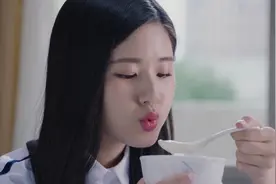 最动：总裁生病，娇妻化身宠溺娇妻亲自喂吃饭，甜甜的恋爱我也要视频封面