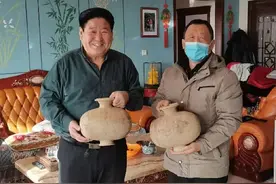 惠民一文物收藏爱好者为县博物馆无偿捐赠汉代文物图片