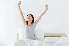 这个枕头，每天都能给颈部做按摩图片