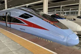 “蓝精灵”来了！青岛造我国新型“复兴号”CR300AF动车组在贵州开跑图片