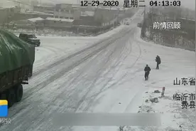 阻挡47吨大货车下滑的临沂三个好人被授予“见义勇为先进个人”图片
