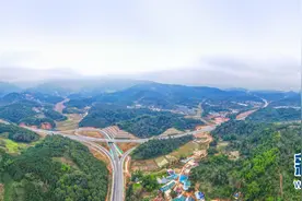 云南景洪至勐海高速公路试通车图片
