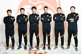 武汉卓尔新任教练组亮相，助教团队果然很强大图片
