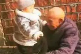 “太岁头上动土”！相差93岁的祖孙互动暖哭网友图片